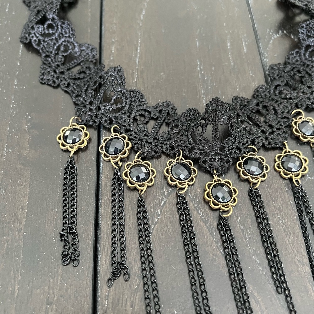 Choker - Picture 6 of 10